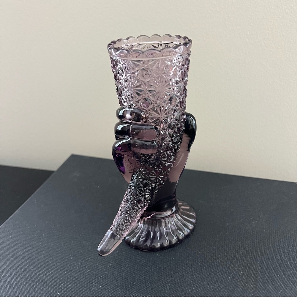 Fenton 1940’s amethyst hand vase with button and daisy cornucopia